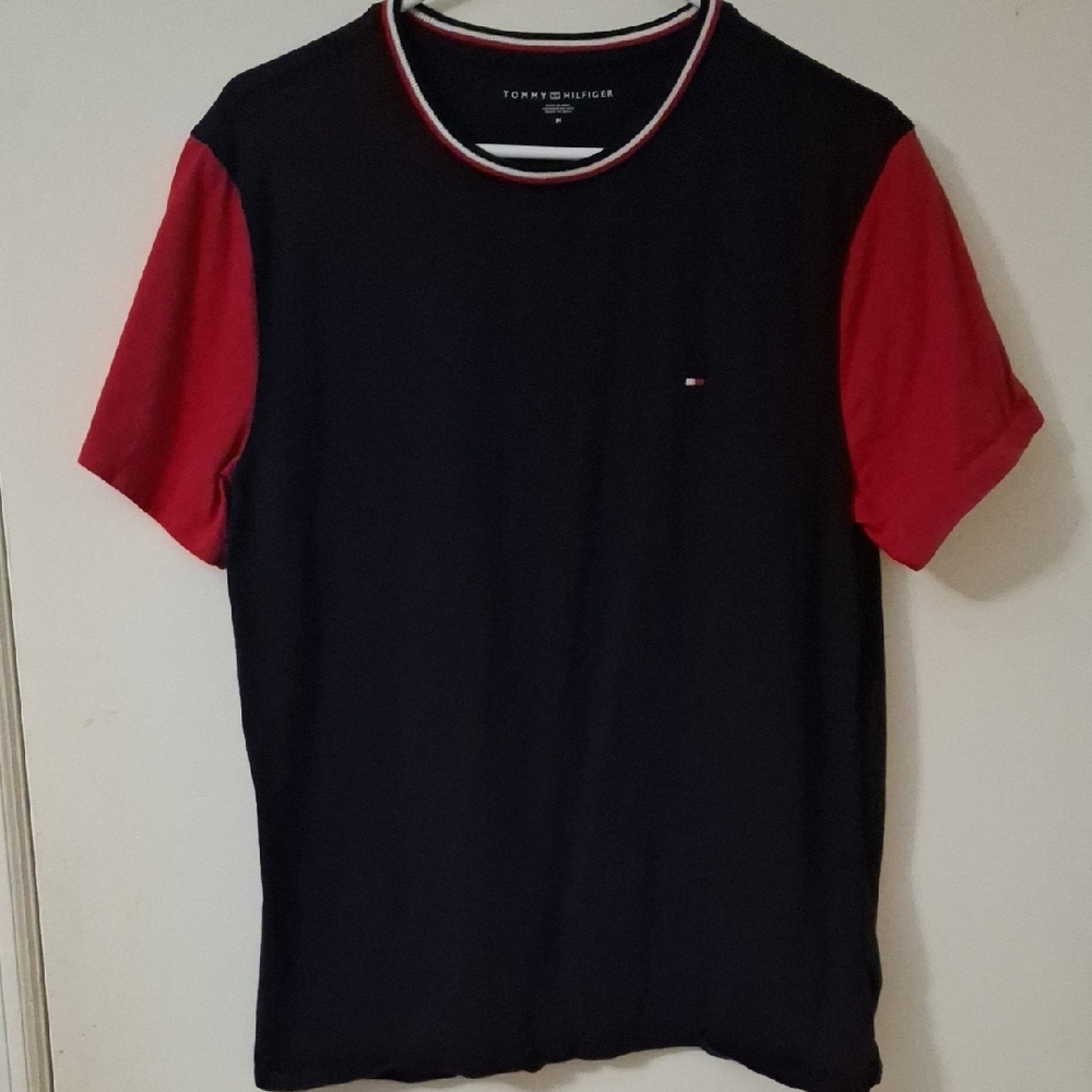 Tommy Hilfiger Men's Navy and Red Short Sleeve Tee Size M